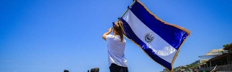 el-salvador-tunco-beach-surf-city-girl-with-a-salvadorean-flag-1-1